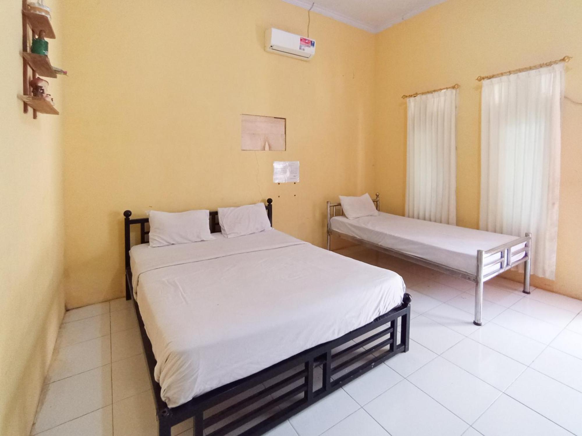 Reddoorz At El Shaday Homestay Banyuwangi Banyuwangi  Exterior foto